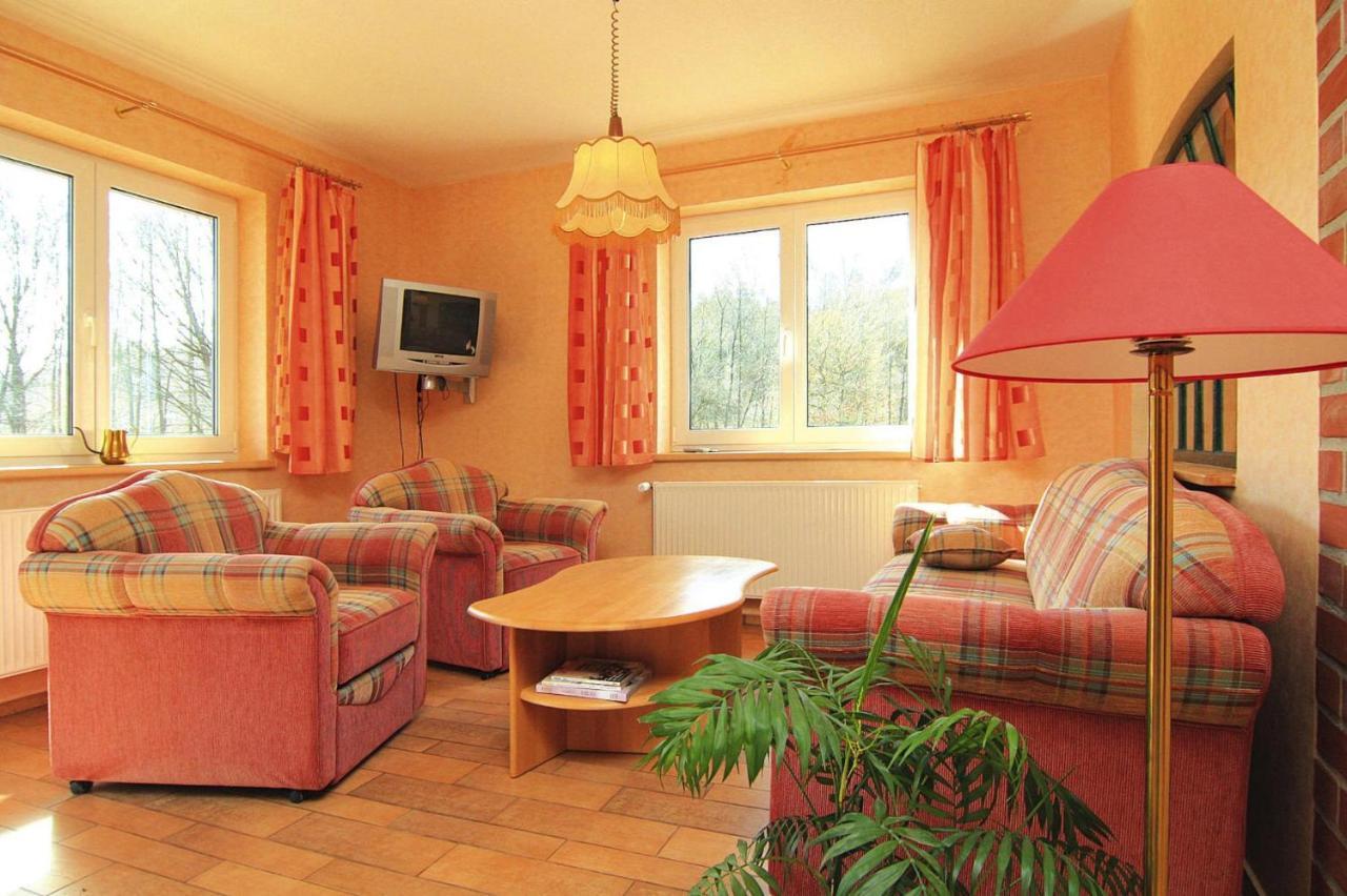 Ferienwohnung In Lohmen Lohmen  エクステリア 写真